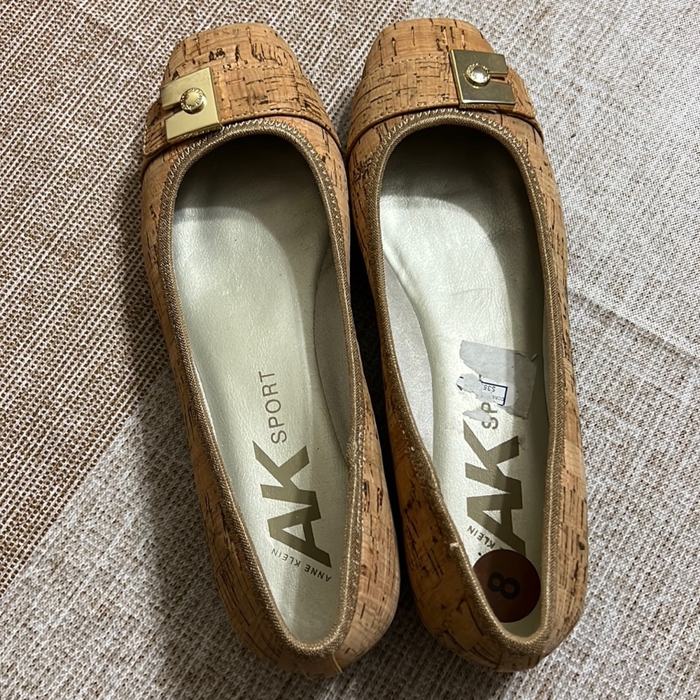 AK Sports flats